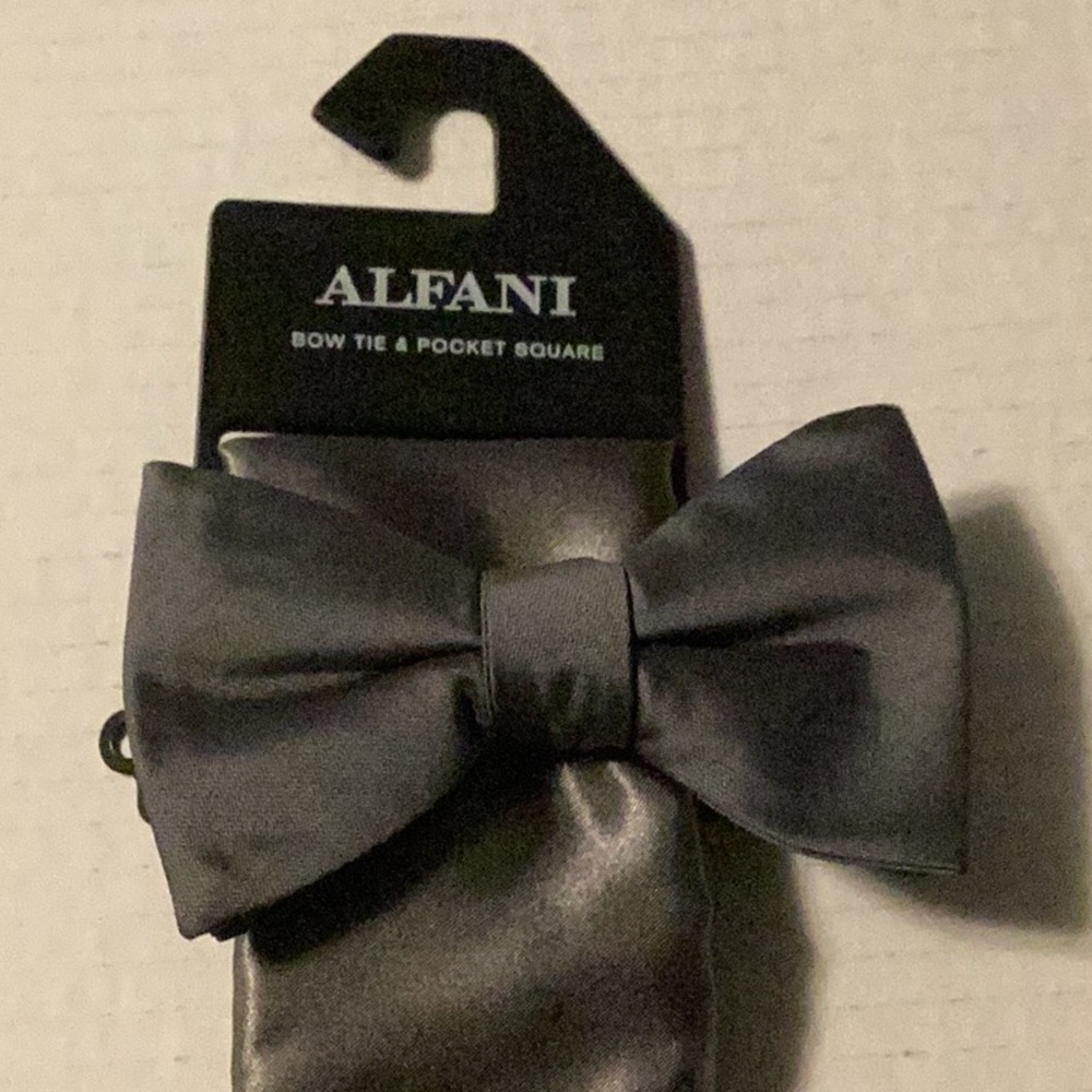 Alfani Bow Tie and Pocket Square Gray Satin New With Tags Mens
